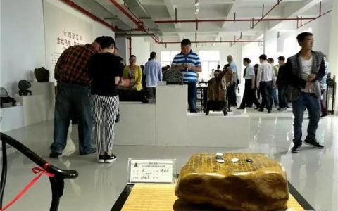 赏石题名须点睛