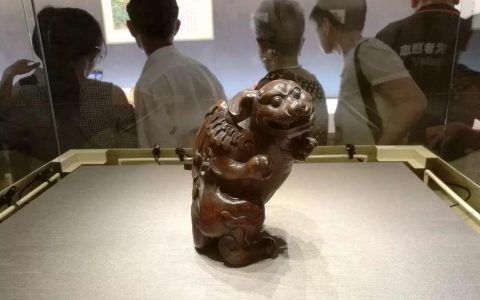 赏石底座看苏作
