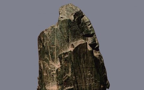 【名石品赏】“孤峭壁立”崂山石