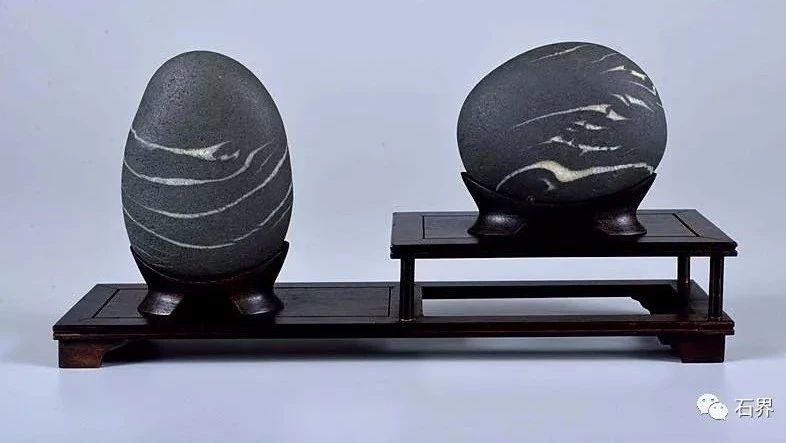 南田石：一石一诗呈雅境，黑白分明意趣生