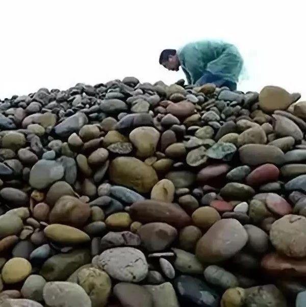 你知道古人是如何捡石头的吗？